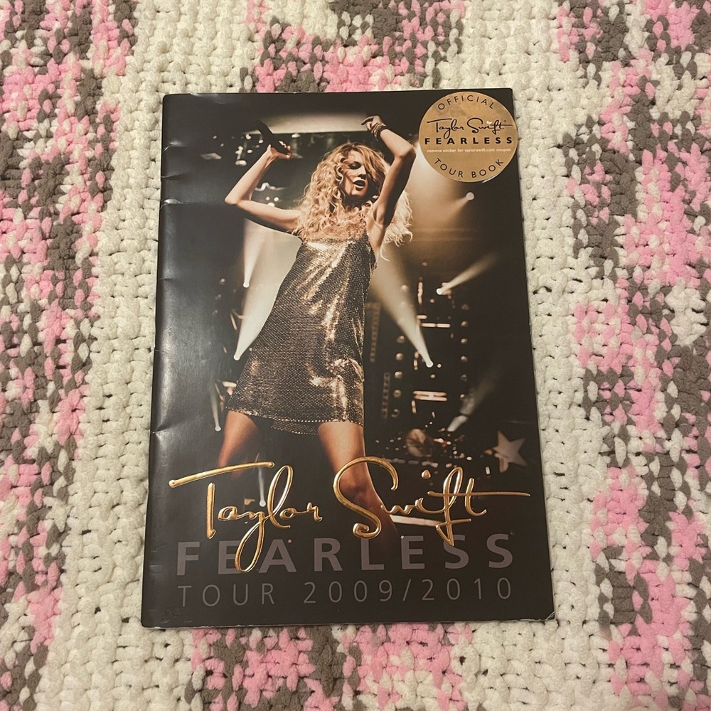 Taylor Swift Gold & Black Fearless Tour Book